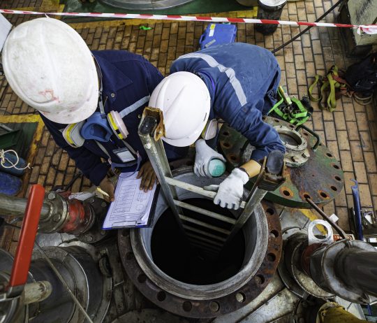 Male into work inspection process chemical into chemical stainless tank